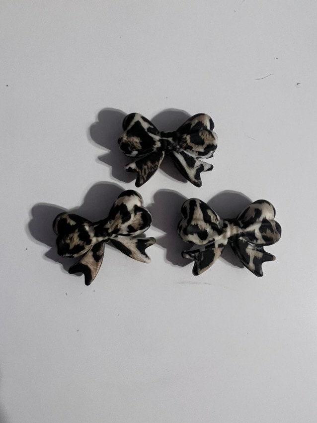 Creme leopard print Bow Beads