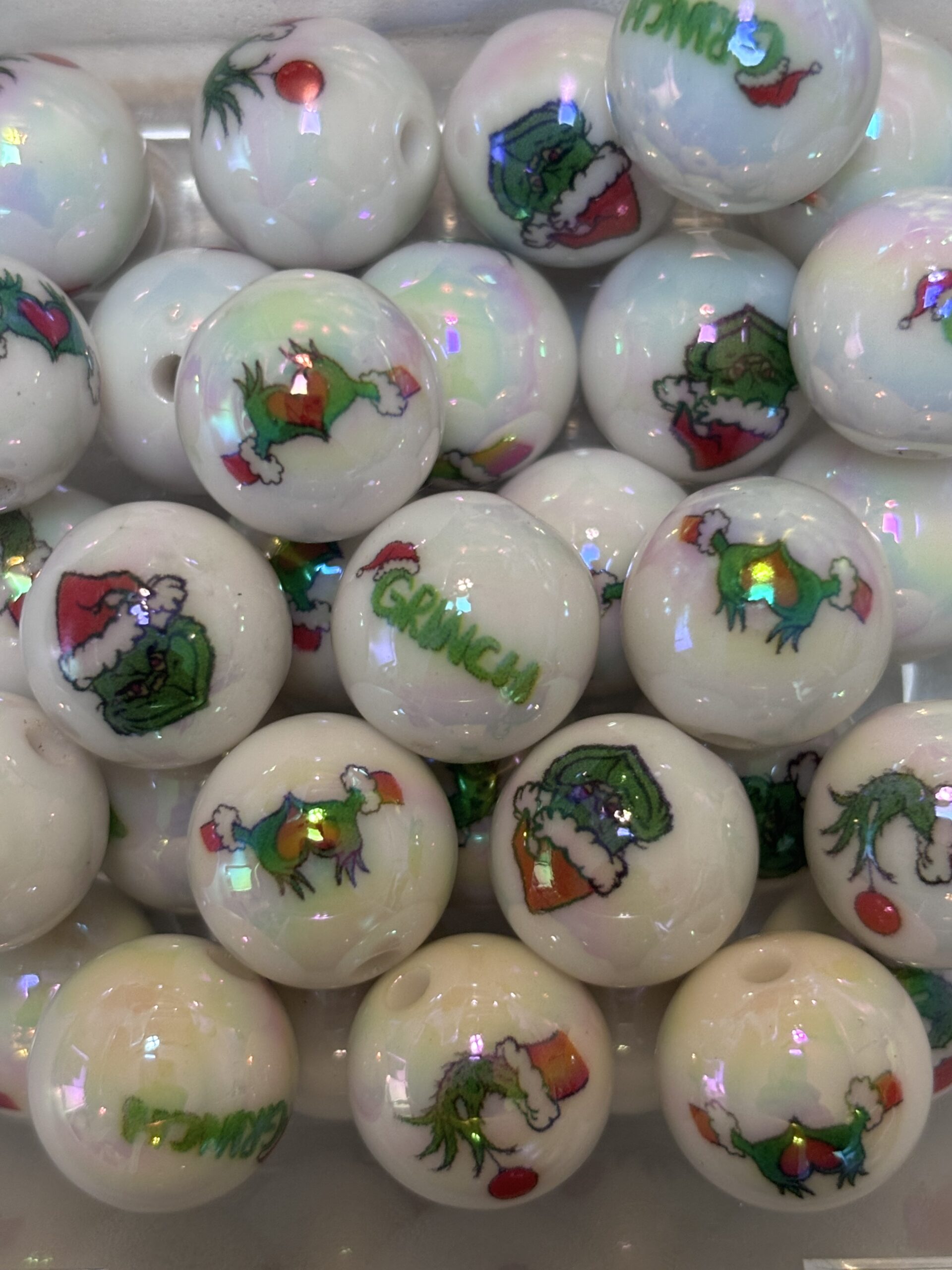 15mm acrylic grinch beads