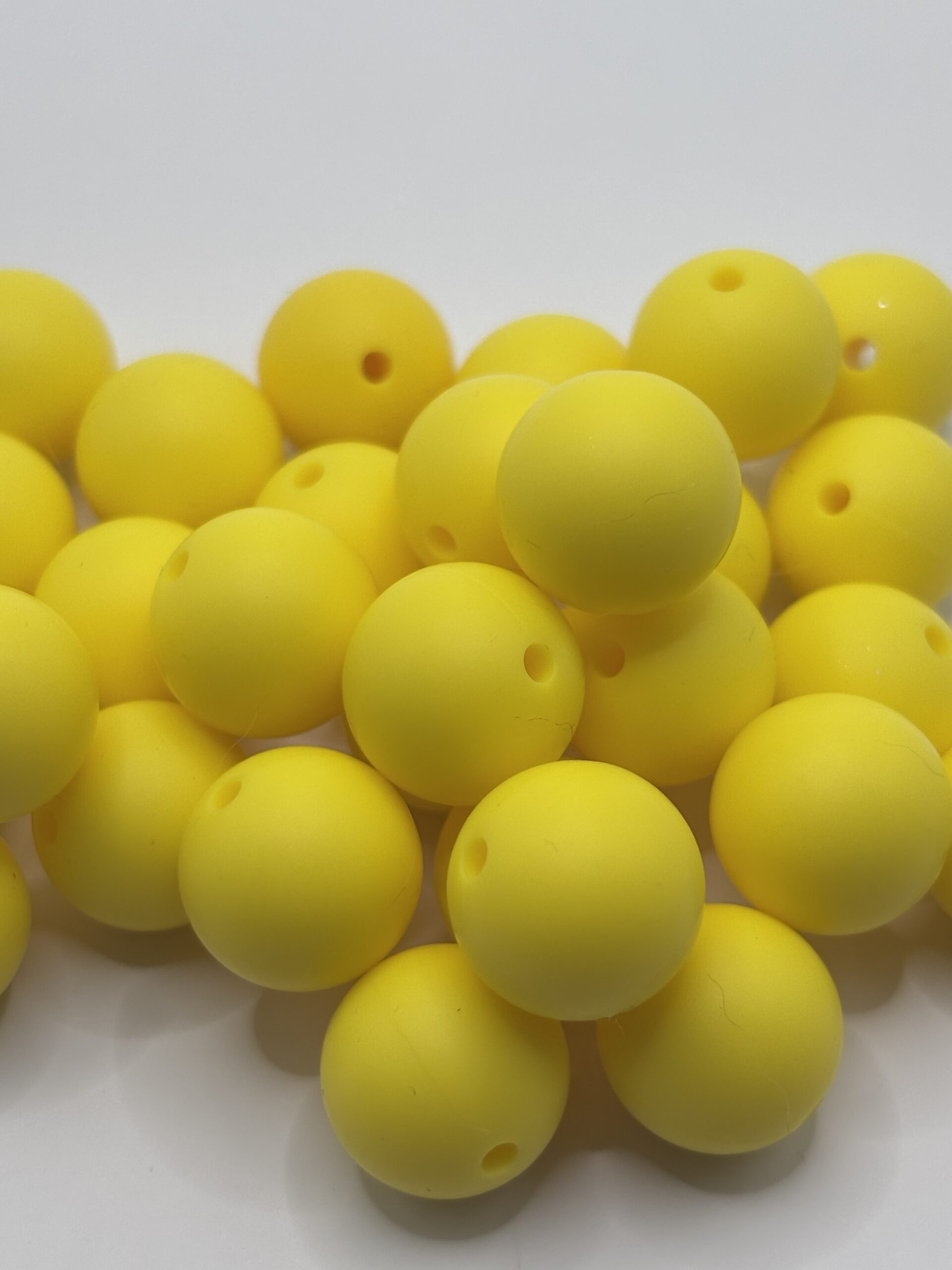 Silicone 15mm yellow round beads